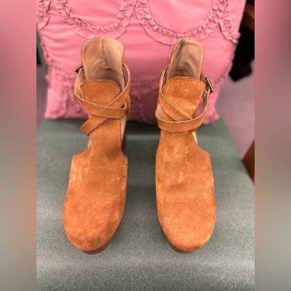 Free People Shoes - Free People Ladies 41 Brown Suede Wedge Booties